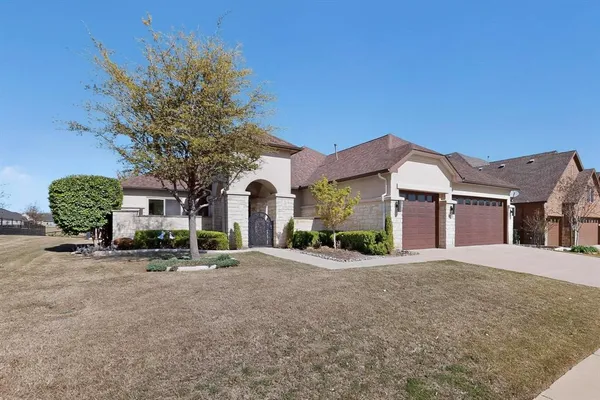 $899,900 | 8708 Crestview Drive, Denton, TX 76207
