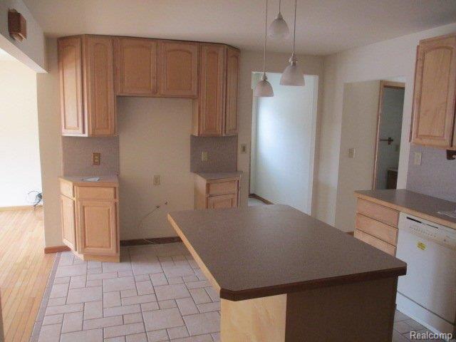 48515 Callens Road New Baltimore, MI 48047 - Photo 9 of 11 2013-03-20 11.56.30.jpg