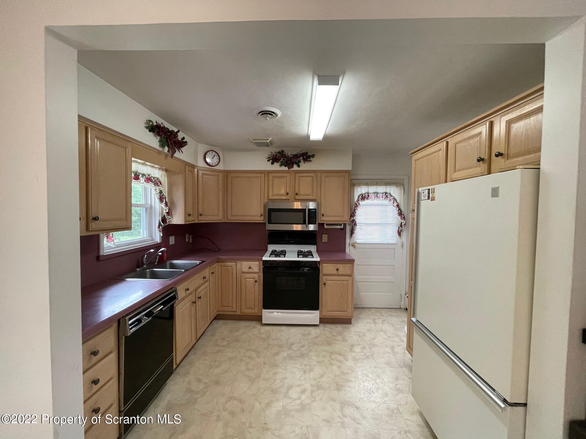 103 Monterey Road Scranton, PA 18505 - Photo 8 of 19 Gallery Image 8