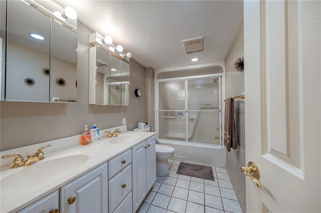 275 Spring Valley Road Saxonburg, PA 16056 - Photo 31 of 42 master bathroom