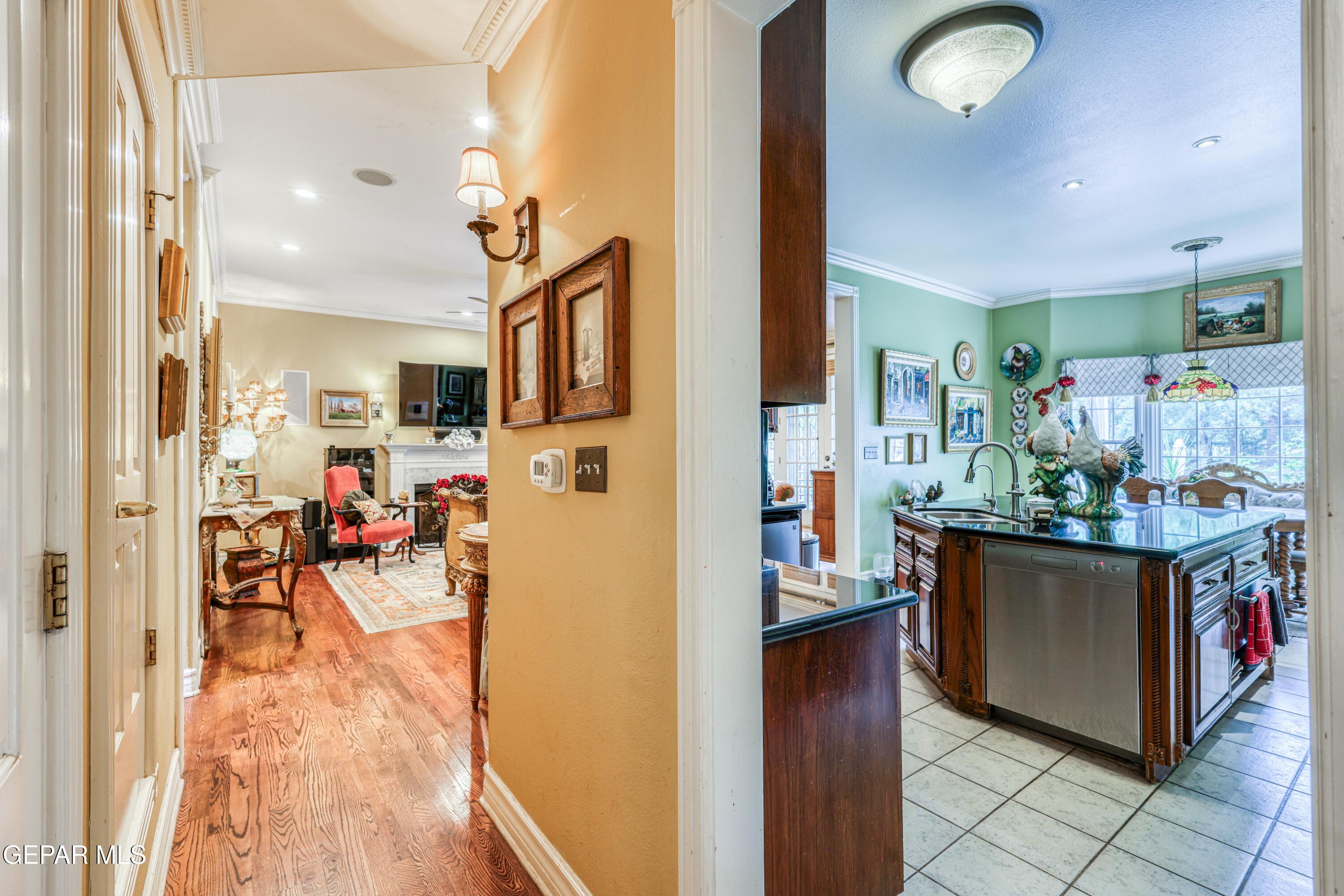 501 Country Club Road El Paso, TX 79932 - Photo 35 of 88 a view of a kitchen and dining room