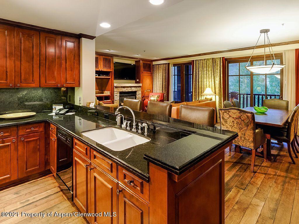 39 Boomerang Road, Unit 8409 WINTER INTEREST #5 Aspen, CO 81611 - Photo 4 of 7 Ritz Kitchen