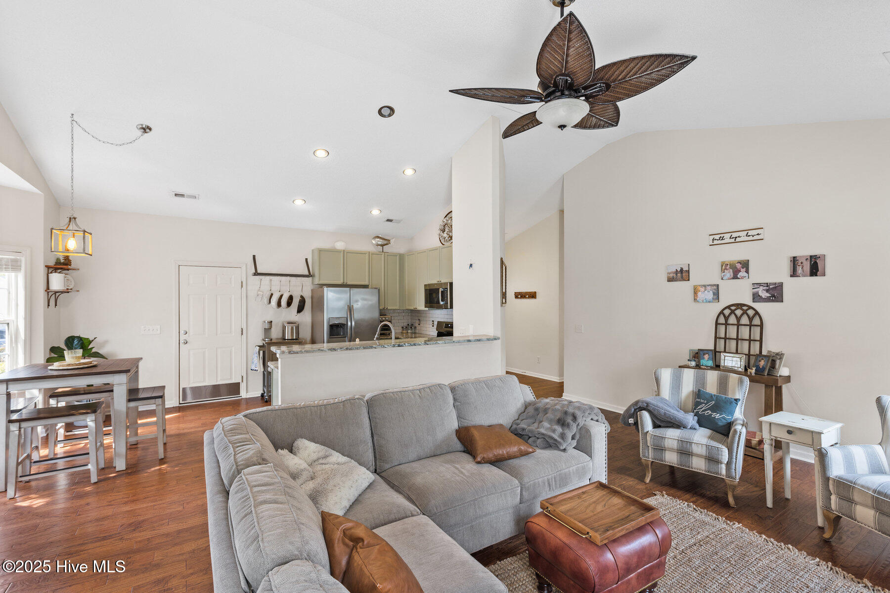 6801 Teviot Road Wilmington, NC 28412 - Photo 5 of 40 005_6801_treviot_road-5_935