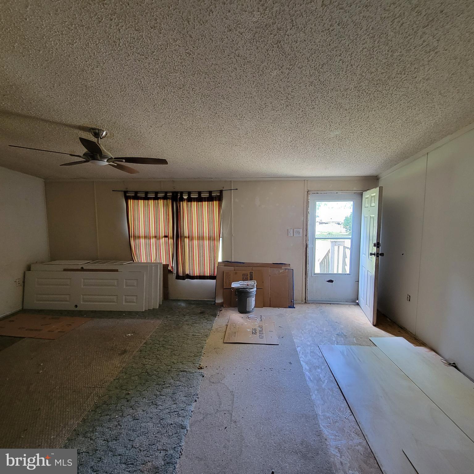 64 Jenkins Pond Road Milford, DE 19963 - Photo 14 of 16 Living room