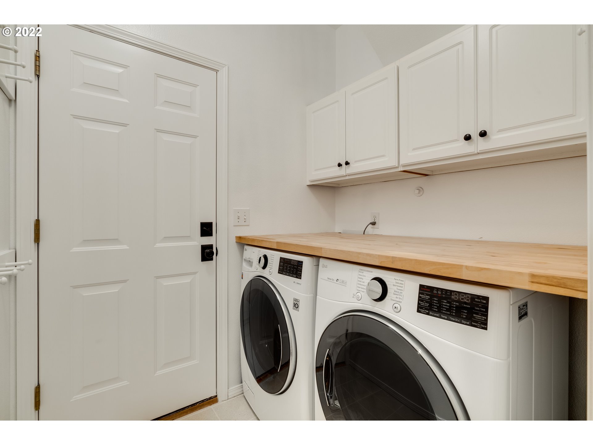 4227 South Pendleton Street Portland, OR 97221 - Photo 17 of 32 Laundry