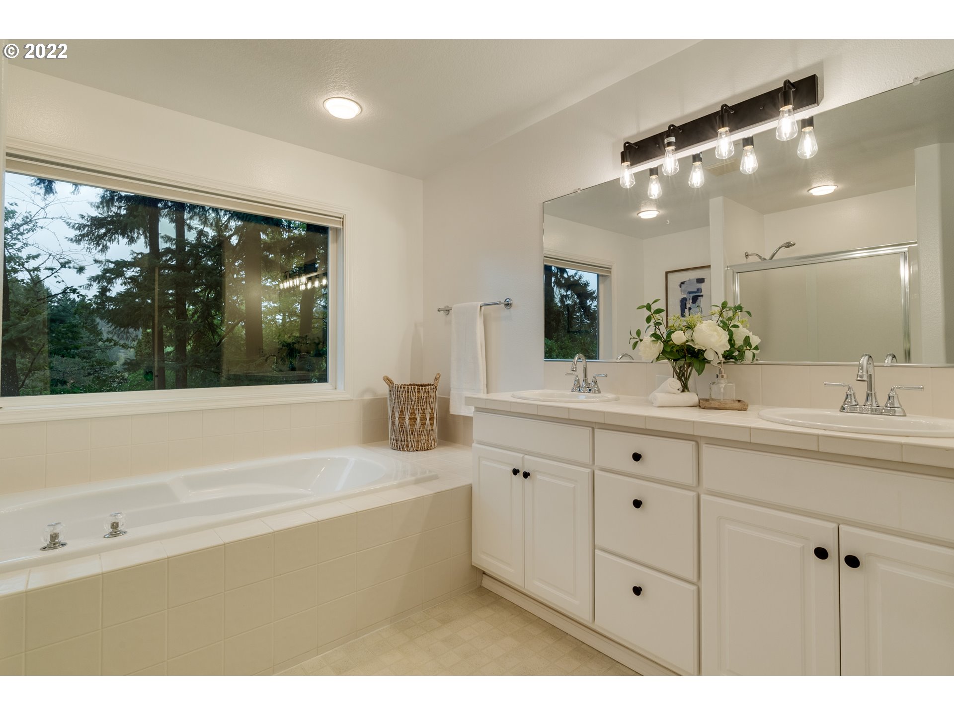 4227 South Pendleton Street Portland, OR 97221 - Photo 21 of 32 Bathroom, Attached