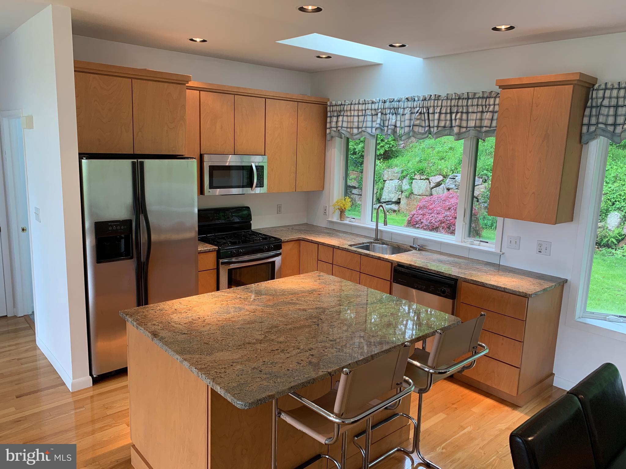 560 Hemlock Road Tamaqua, PA 18252 - Photo 16 of 45 Granite topped Island & Counter Tops