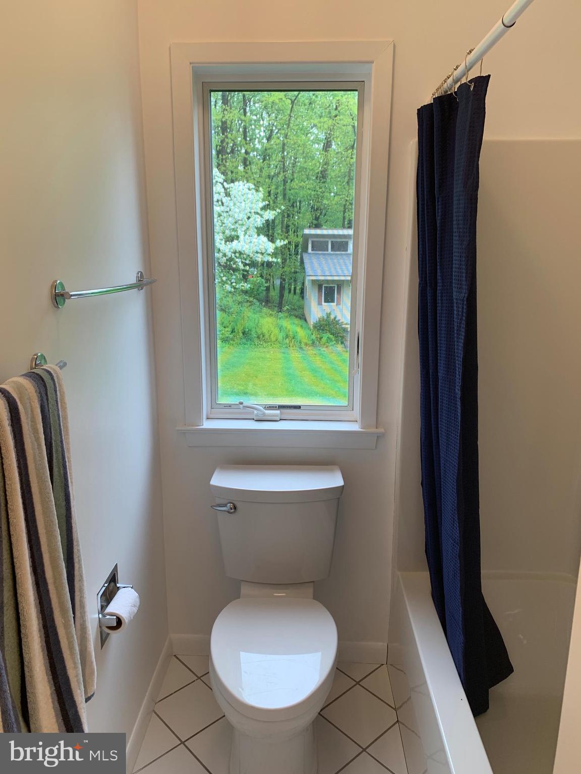 560 Hemlock Road Tamaqua, PA 18252 - Photo 27 of 45 Full bath-Tile Floor-Modern