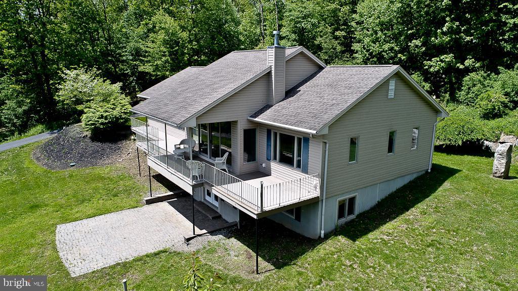 560 Hemlock Road Tamaqua, PA 18252 - Photo 4 of 45 Vinyl Siding