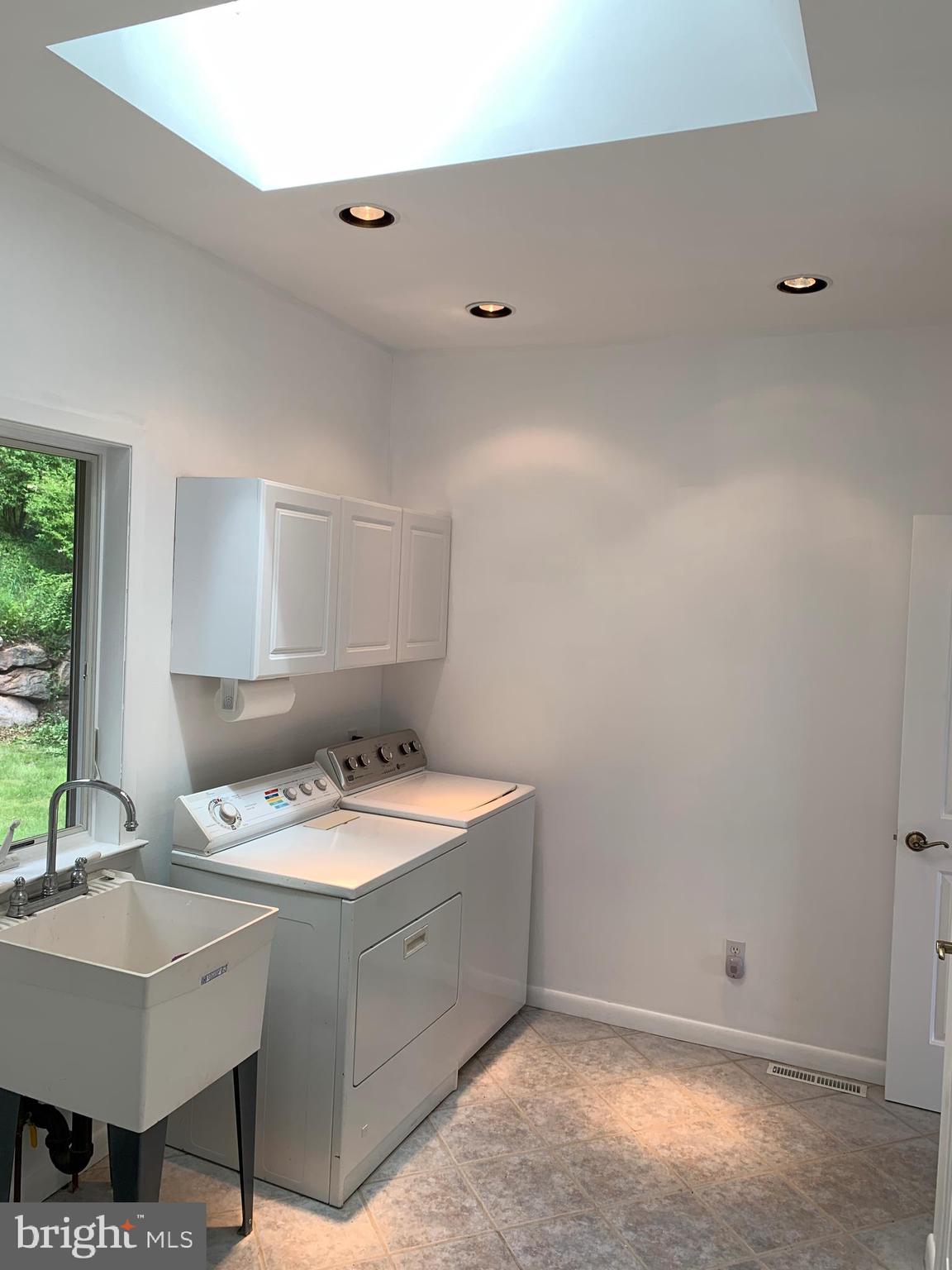 560 Hemlock Road Tamaqua, PA 18252 - Photo 36 of 45 Laundry w/ sky light, deep sink & pantry