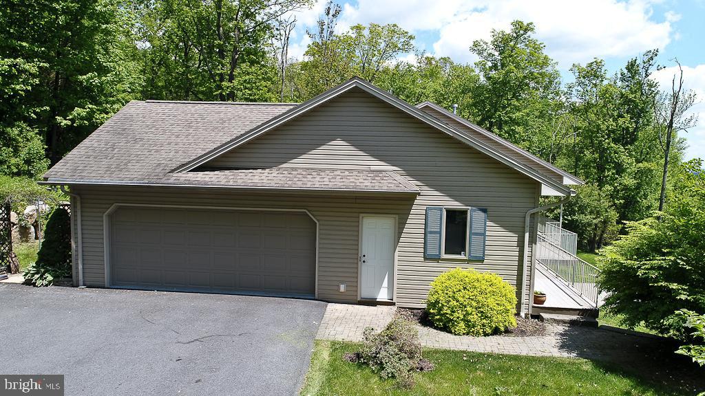 560 Hemlock Road Tamaqua, PA 18252 - Photo 7 of 45 Oversized electric garage door