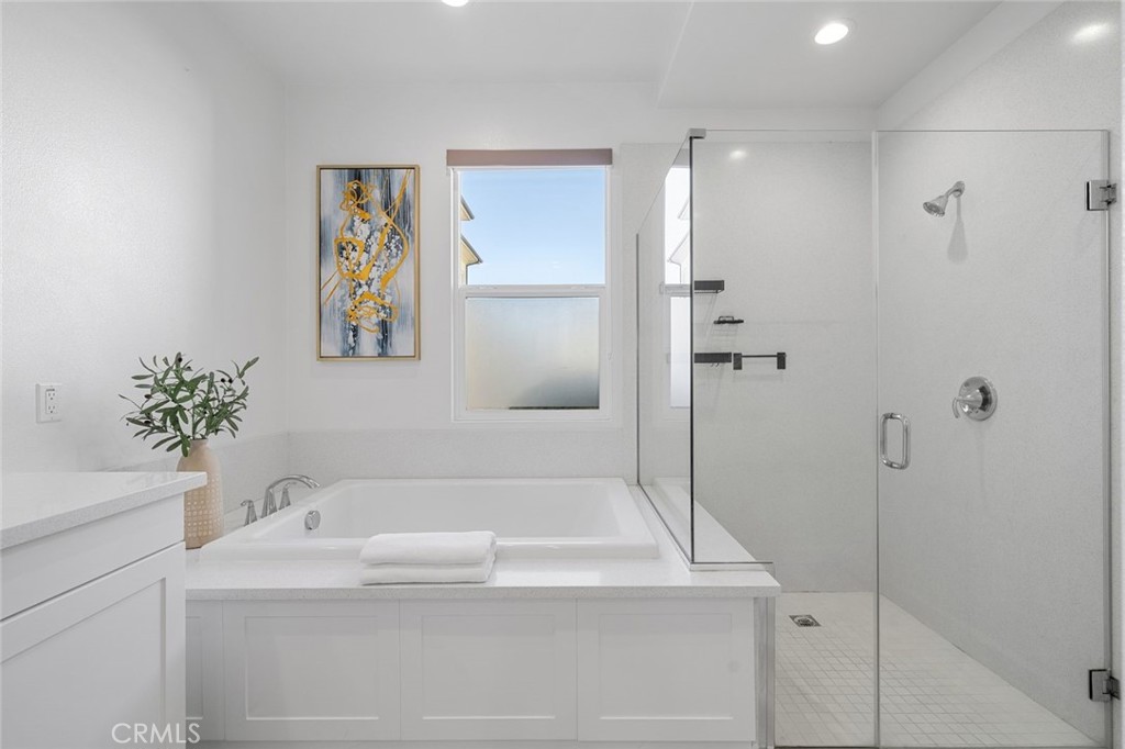 148 Follyhatch Irvine, CA 92618 - Photo 22 of 33 a bathroom with a bathtub and a sink