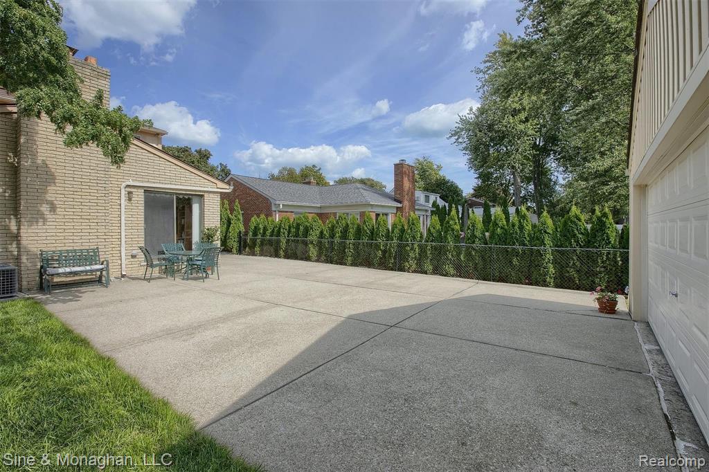 35 Vernier Road Grosse Pointe Shores, MI 48236 - Photo 31 of 38