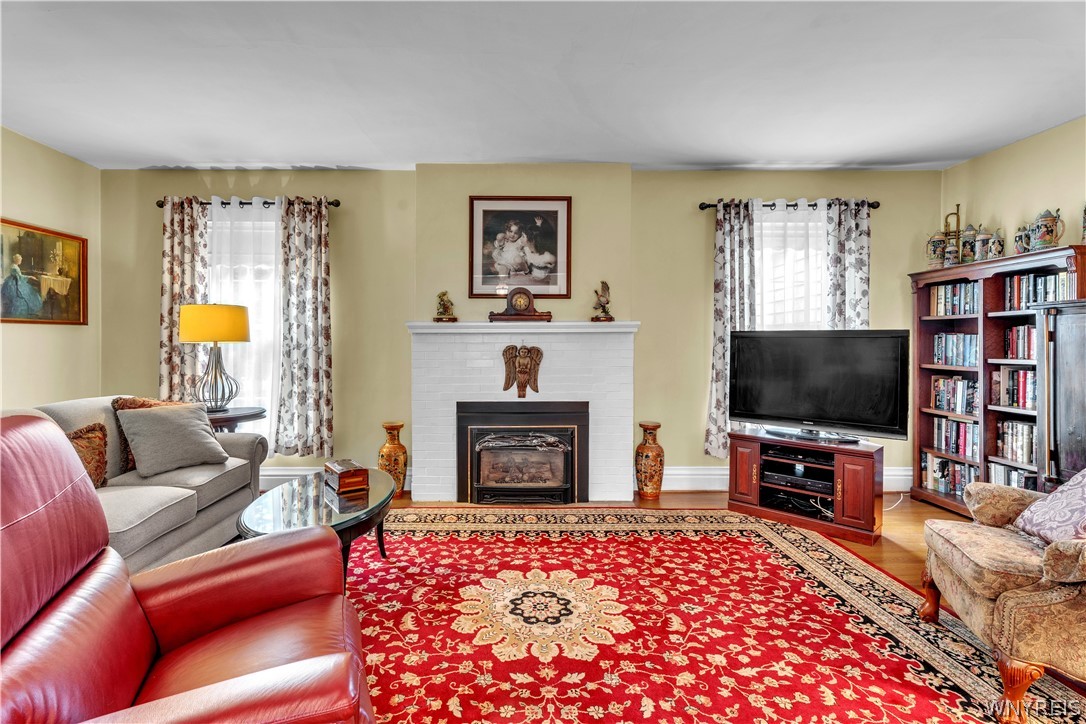 321 Catherine Street Ridgeway, NY 14103 - Photo 2 of 24 Living Room