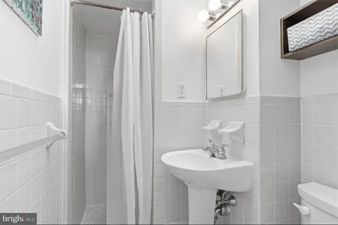 $265,000 | 161 East Fariston Drive, Philadelphia, PA 19120
