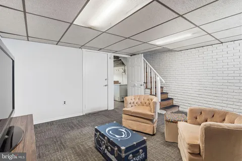 $265,000 | 161 East Fariston Drive, Philadelphia, PA 19120