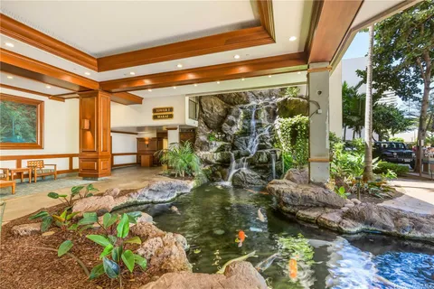 $680,000 | 201 ʻŌhua Avenue, Unit MAUKA 1706, Honolulu, HI 96815