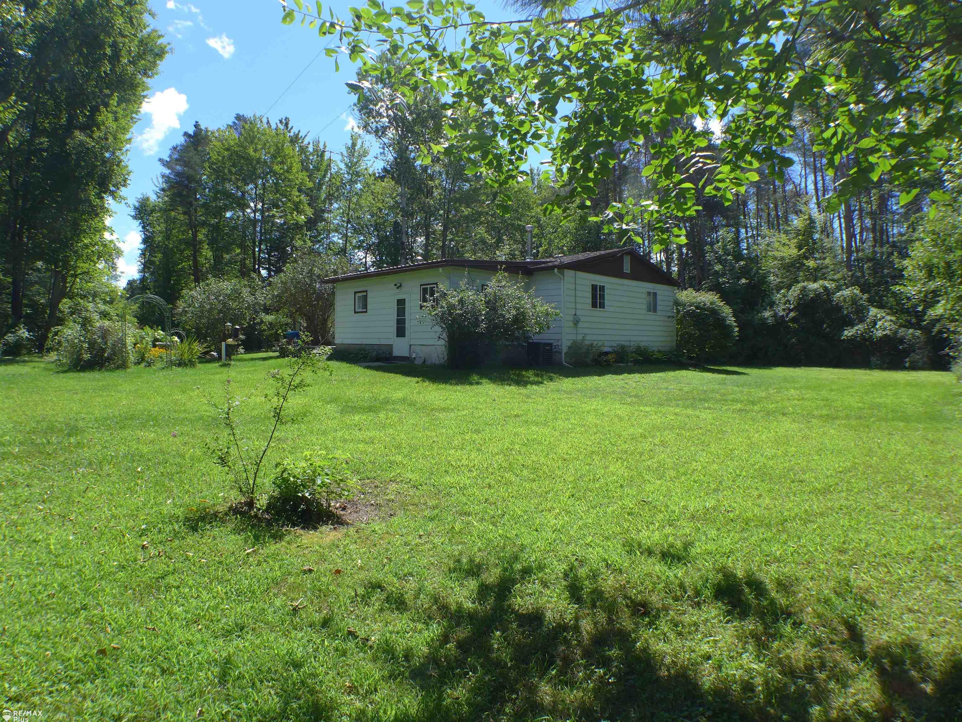 4696 Hanes Road Vassar, MI 48768 - Photo 28 of 32 50085829-27.JPG