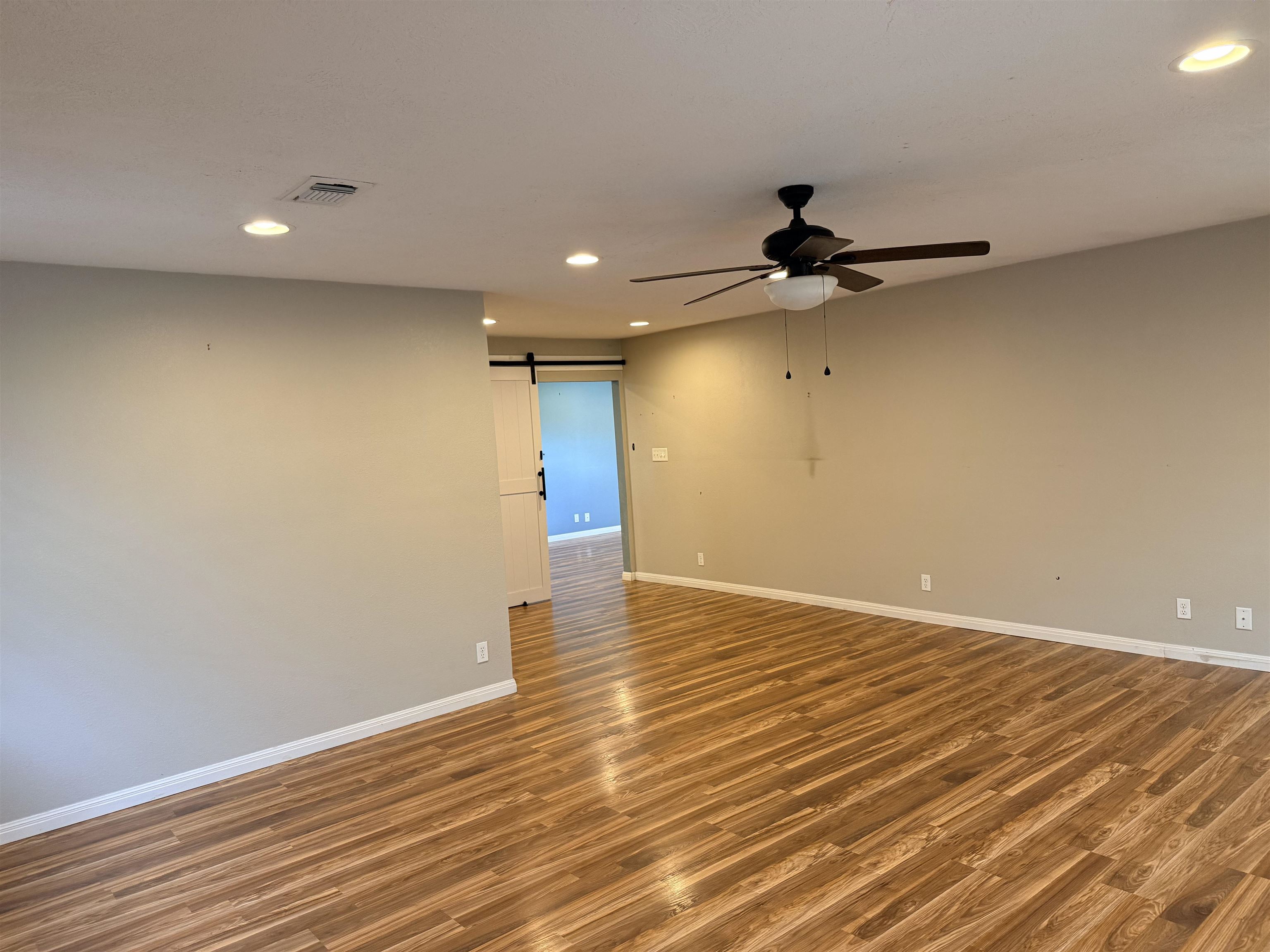 2830 Maple Avenue Groves, TX 77619 - Photo 4 of 19