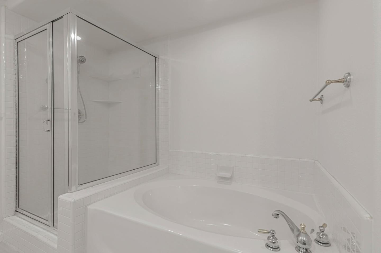 144 South 3rd Street, Unit 433 San Jose, CA 95112 - Photo 40 of 66 a bathroom with a bathtub