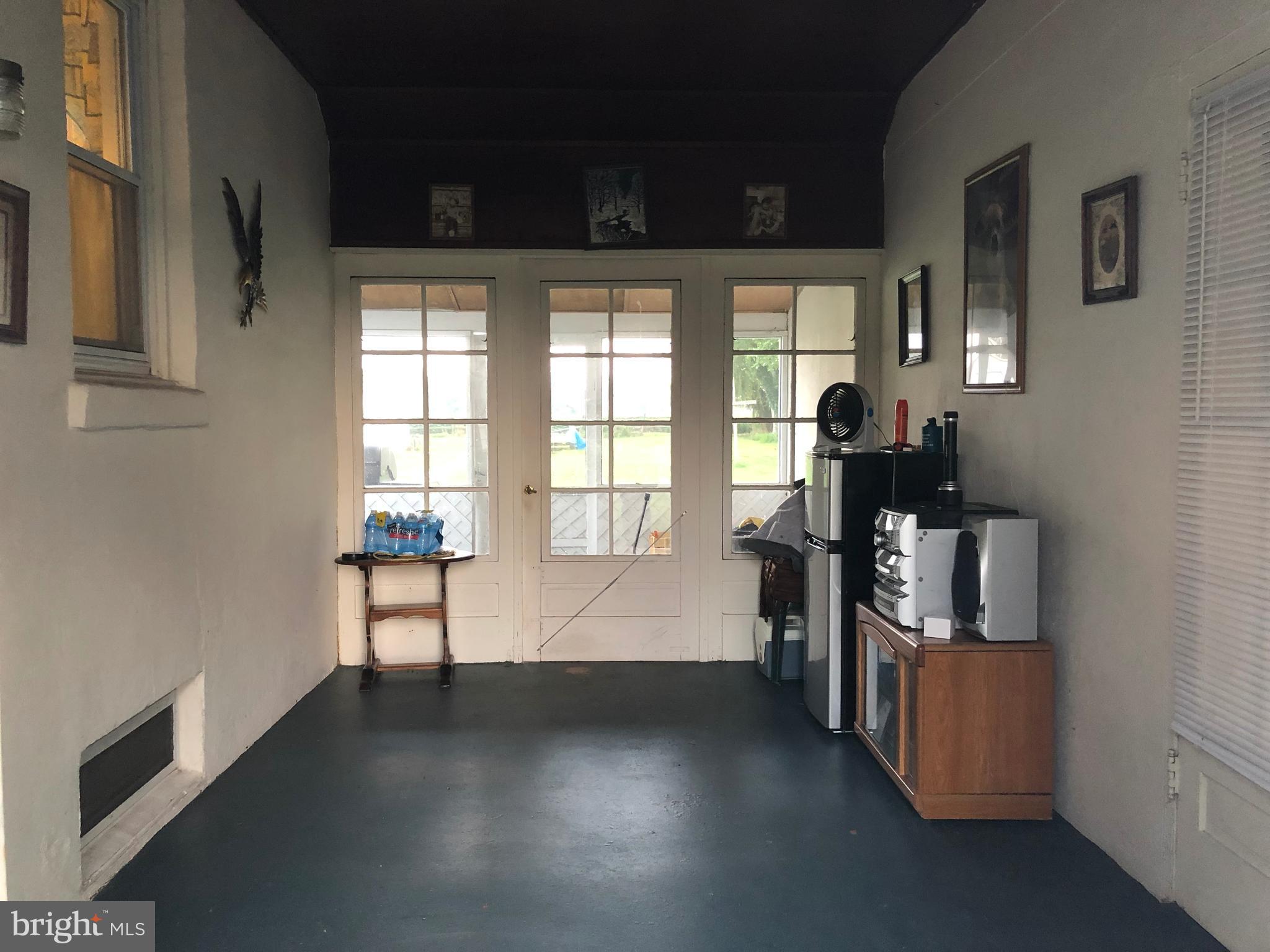 83 East Amwellbury Road Salem, NJ 08079 - Photo 13 of 24 Breezeway