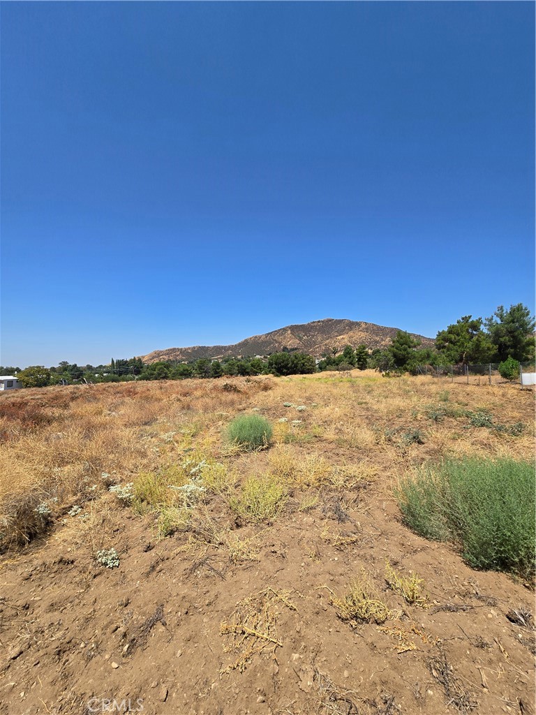 9575 Oak Glen Road Cherry Valley, CA 92223 - Photo 11 of 11 a view of lake and mountain