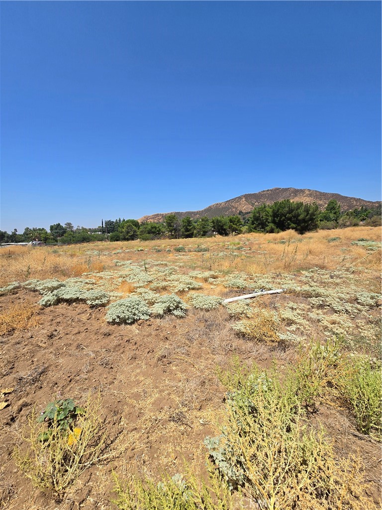 9575 Oak Glen Road Cherry Valley, CA 92223 - Photo 6 of 11 a view of an ocean beach
