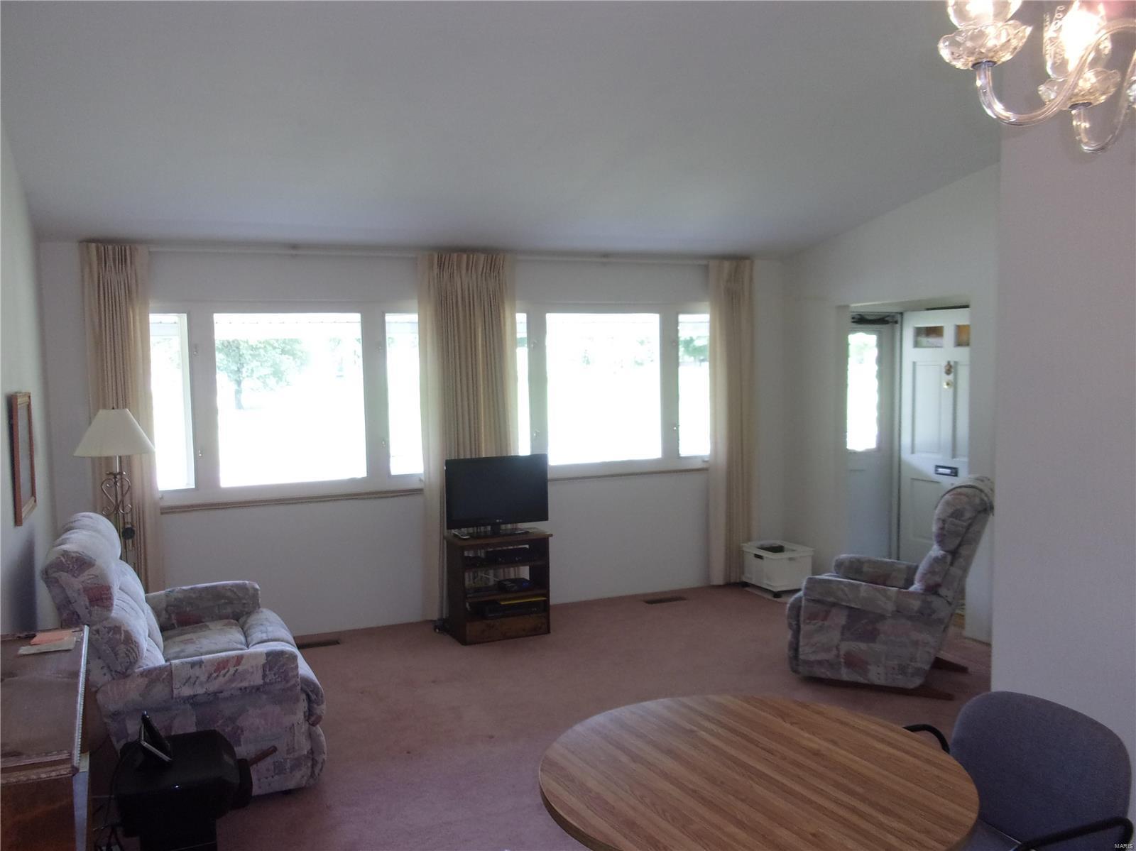3045 Parker Road Florissant, MO 63033 - Photo 3 of 17 Gallery Image 3