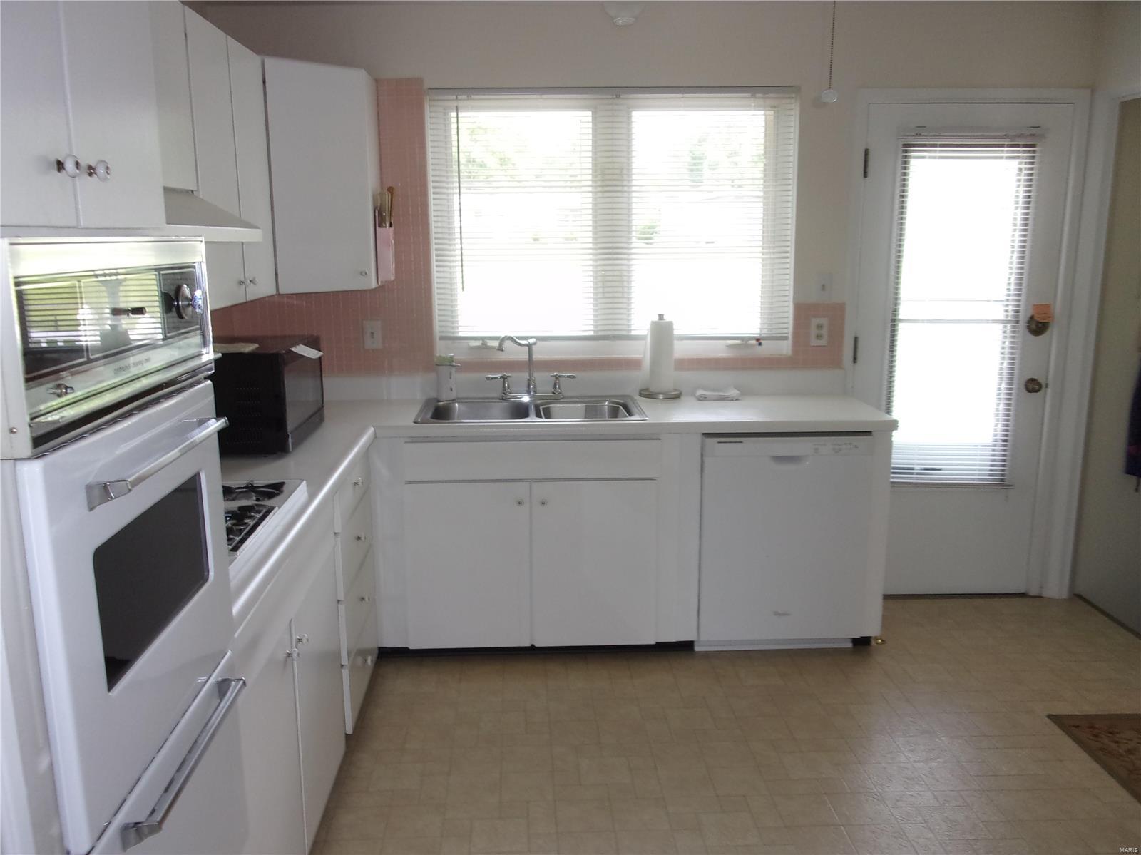 3045 Parker Road Florissant, MO 63033 - Photo 4 of 17 Gallery Image 4
