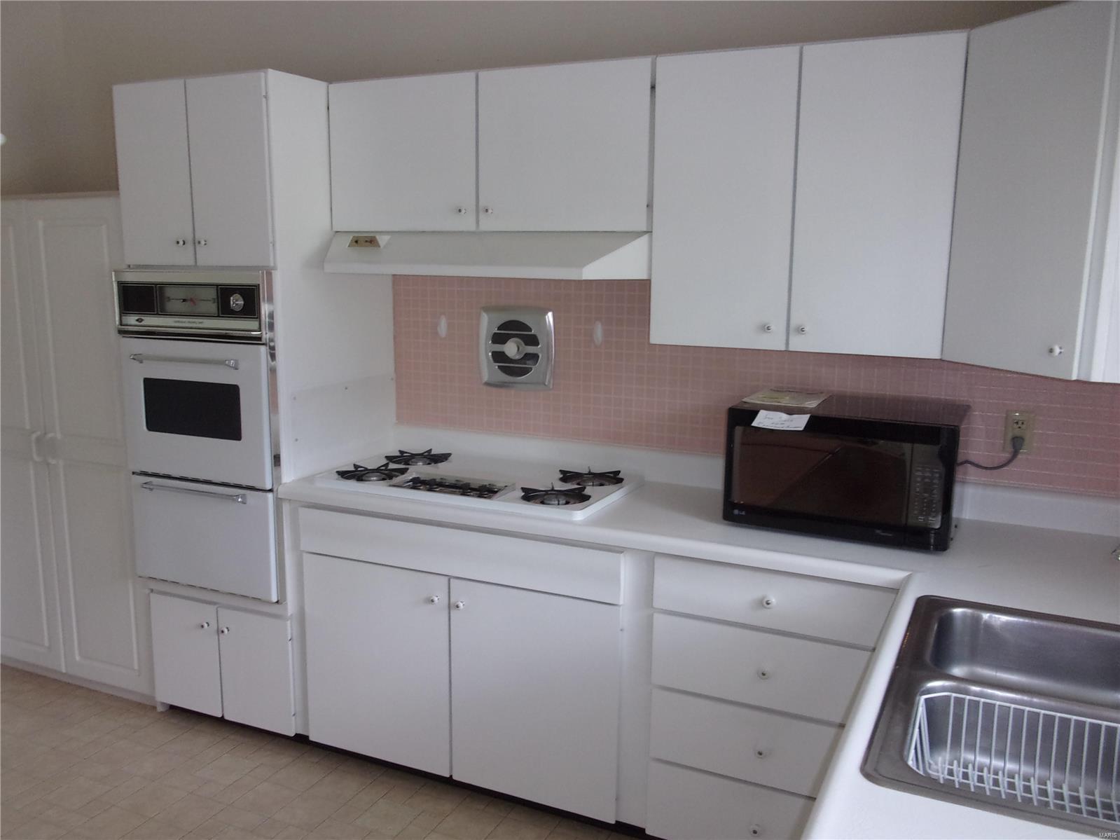3045 Parker Road Florissant, MO 63033 - Photo 5 of 17 Gallery Image 5