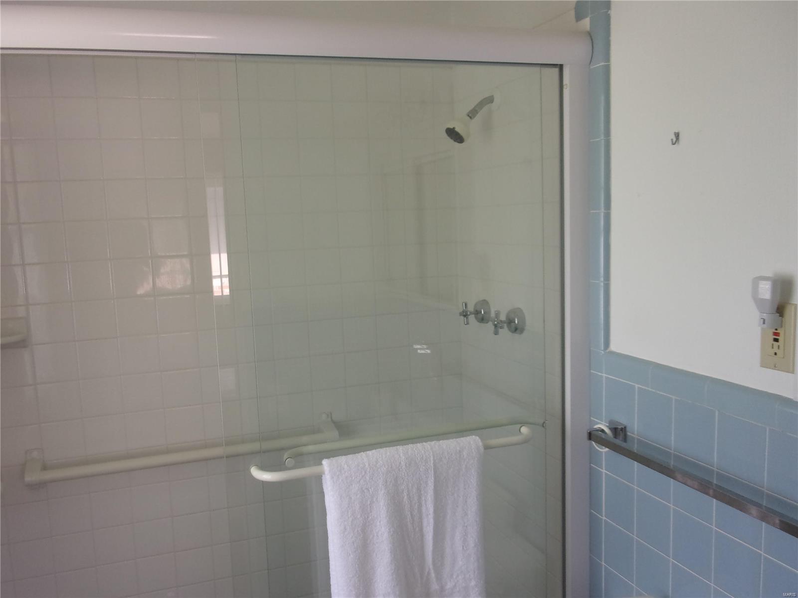 3045 Parker Road Florissant, MO 63033 - Photo 8 of 17 Gallery Image 8