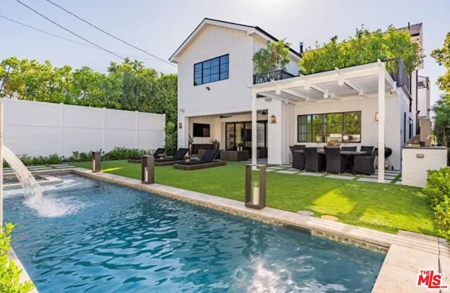 $5,000,000 | 320 North Alta Vista Boulevard, Los Angeles, CA 90036