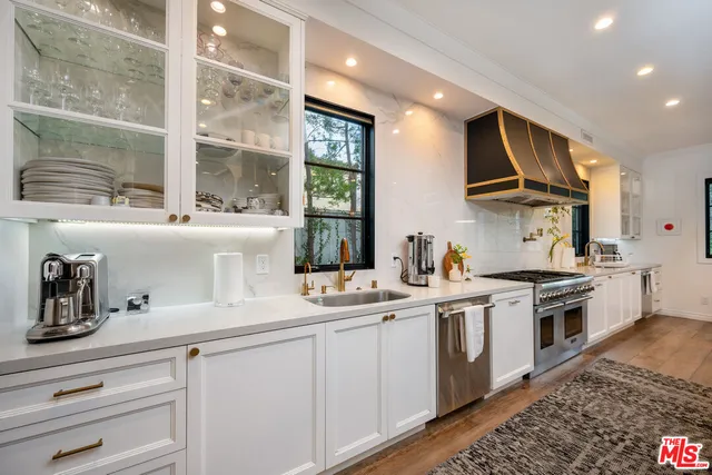 $5,000,000 | 320 North Alta Vista Boulevard, Los Angeles, CA 90036