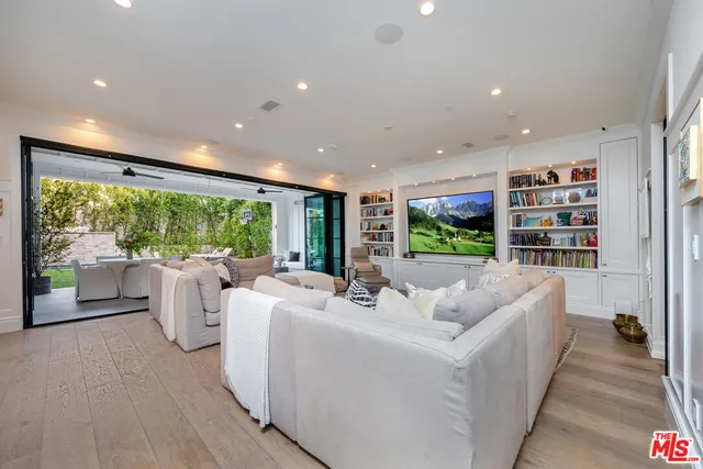 $5,000,000 | 320 North Alta Vista Boulevard, Los Angeles, CA 90036