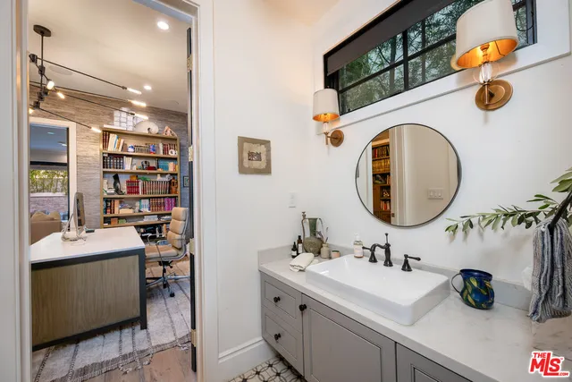 $5,000,000 | 320 North Alta Vista Boulevard, Los Angeles, CA 90036