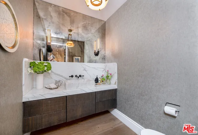 $5,000,000 | 320 North Alta Vista Boulevard, Los Angeles, CA 90036