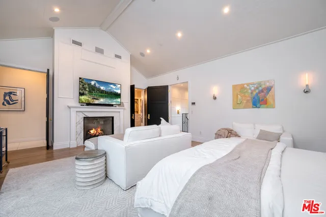 $5,000,000 | 320 North Alta Vista Boulevard, Los Angeles, CA 90036