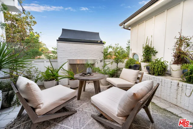 $5,000,000 | 320 North Alta Vista Boulevard, Los Angeles, CA 90036