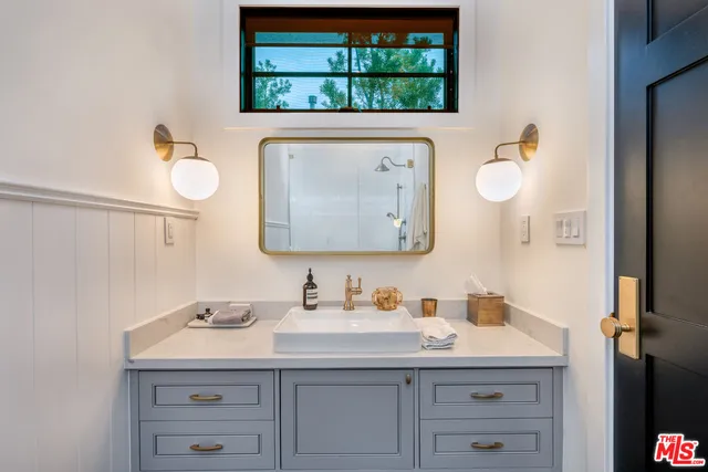 $5,000,000 | 320 North Alta Vista Boulevard, Los Angeles, CA 90036