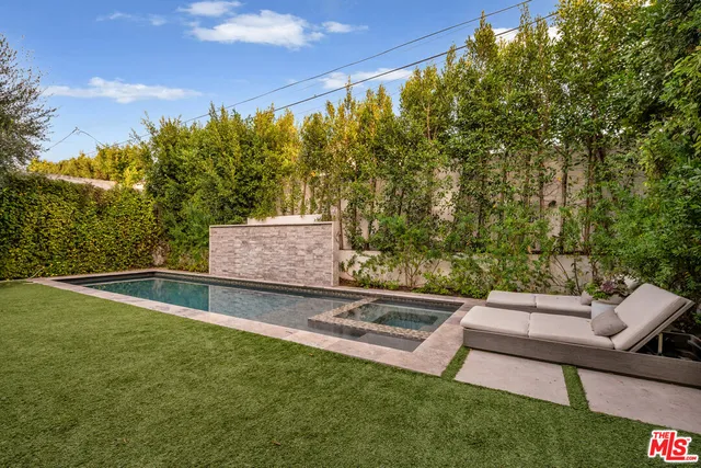 $5,000,000 | 320 North Alta Vista Boulevard, Los Angeles, CA 90036