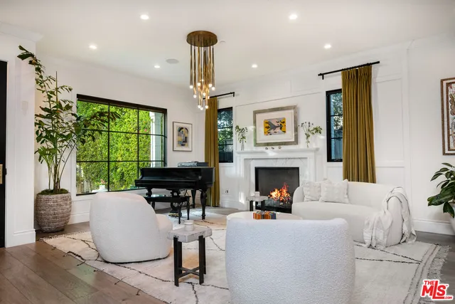 $5,000,000 | 320 North Alta Vista Boulevard, Los Angeles, CA 90036