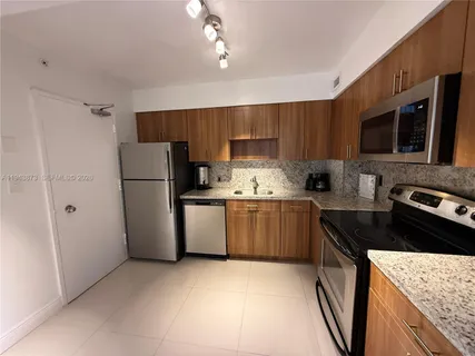 $2,800 | 5101 Collins Avenue, Unit 12L, Miami Beach, FL 33140