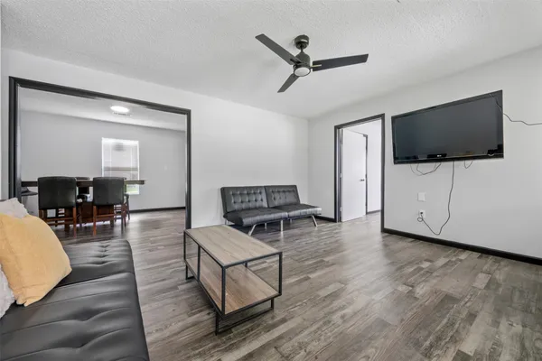 $1,800 | 541 Trails End Drive, Cleveland, TX 77328