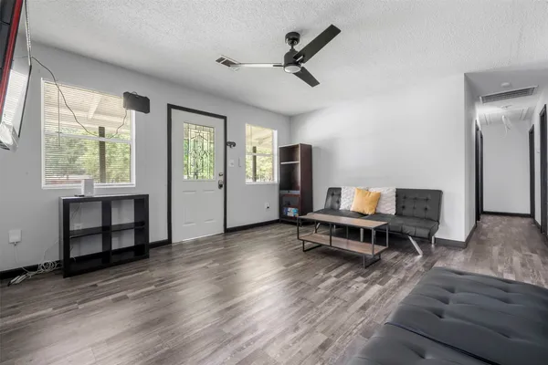 $1,800 | 541 Trails End Drive, Cleveland, TX 77328