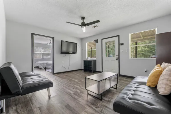 $1,800 | 541 Trails End Drive, Cleveland, TX 77328