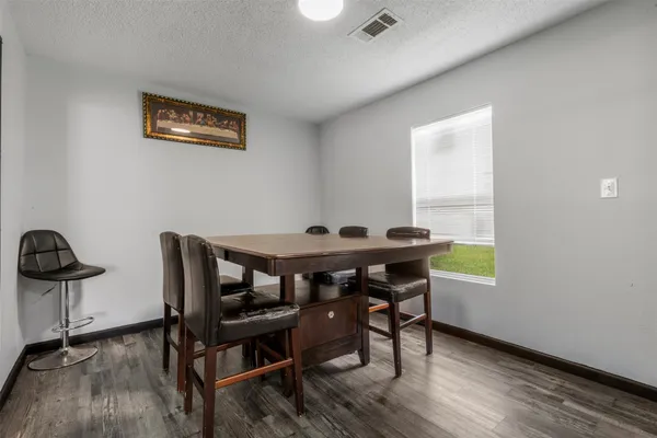 $1,800 | 541 Trails End Drive, Cleveland, TX 77328