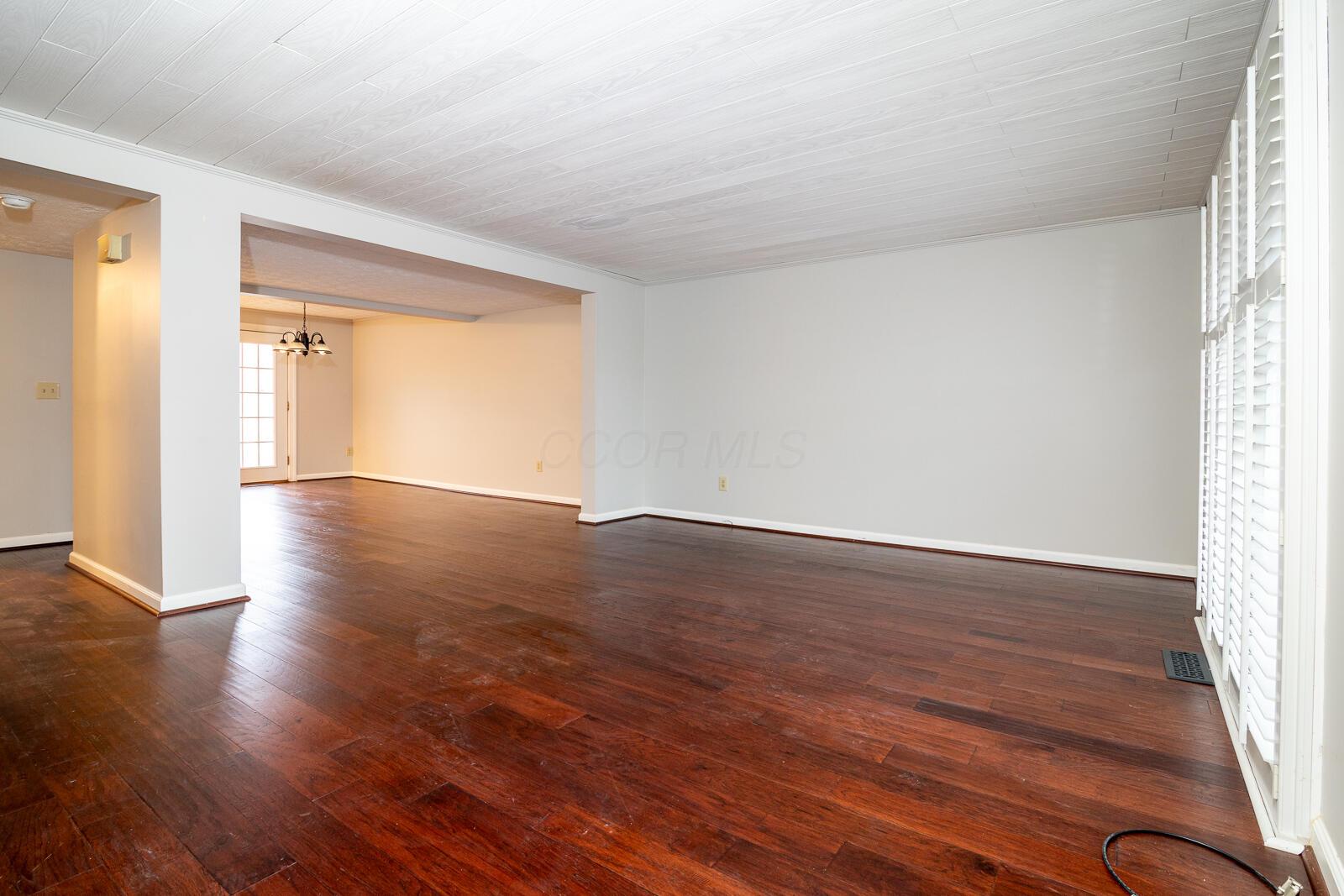 5179 Rittenhouse Square North, Unit 2379 Columbus, OH 43220 - Photo 6 of 32 Large Front Great Room off the Main Foyer.