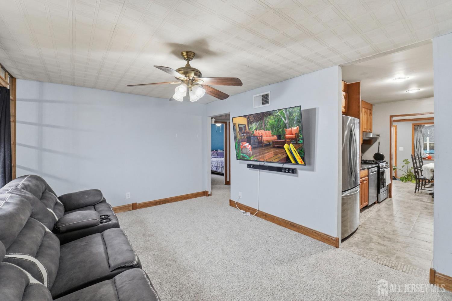 27 Glenville Road Edison, NJ 08817 - Photo 3 of 16