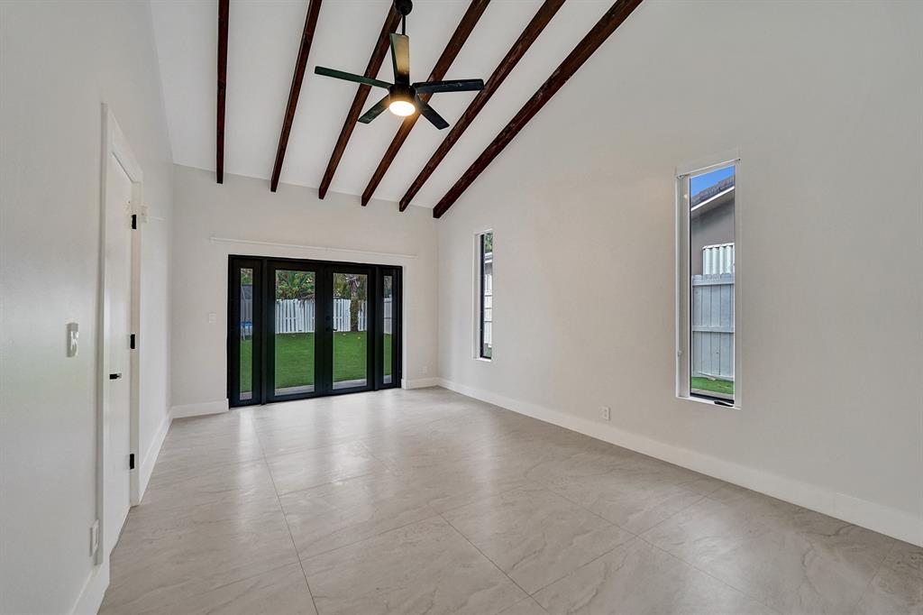 3501 North Park Road Hollywood, FL 33021 - Photo 32 of 55 an empty room with windows