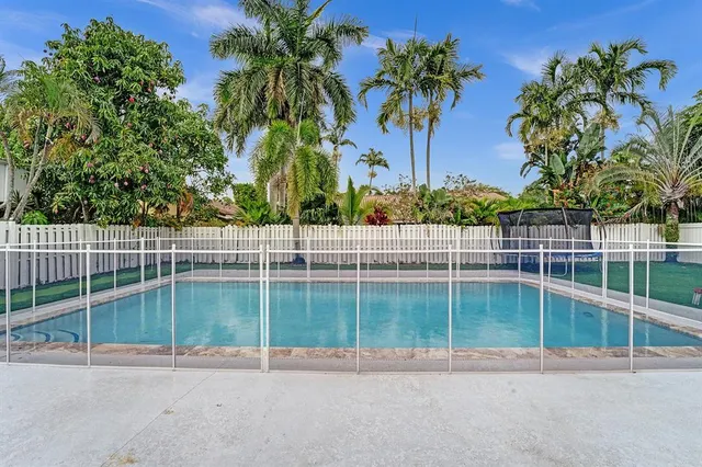 $6,995 | 3501 North Park Road, Hollywood, FL 33021